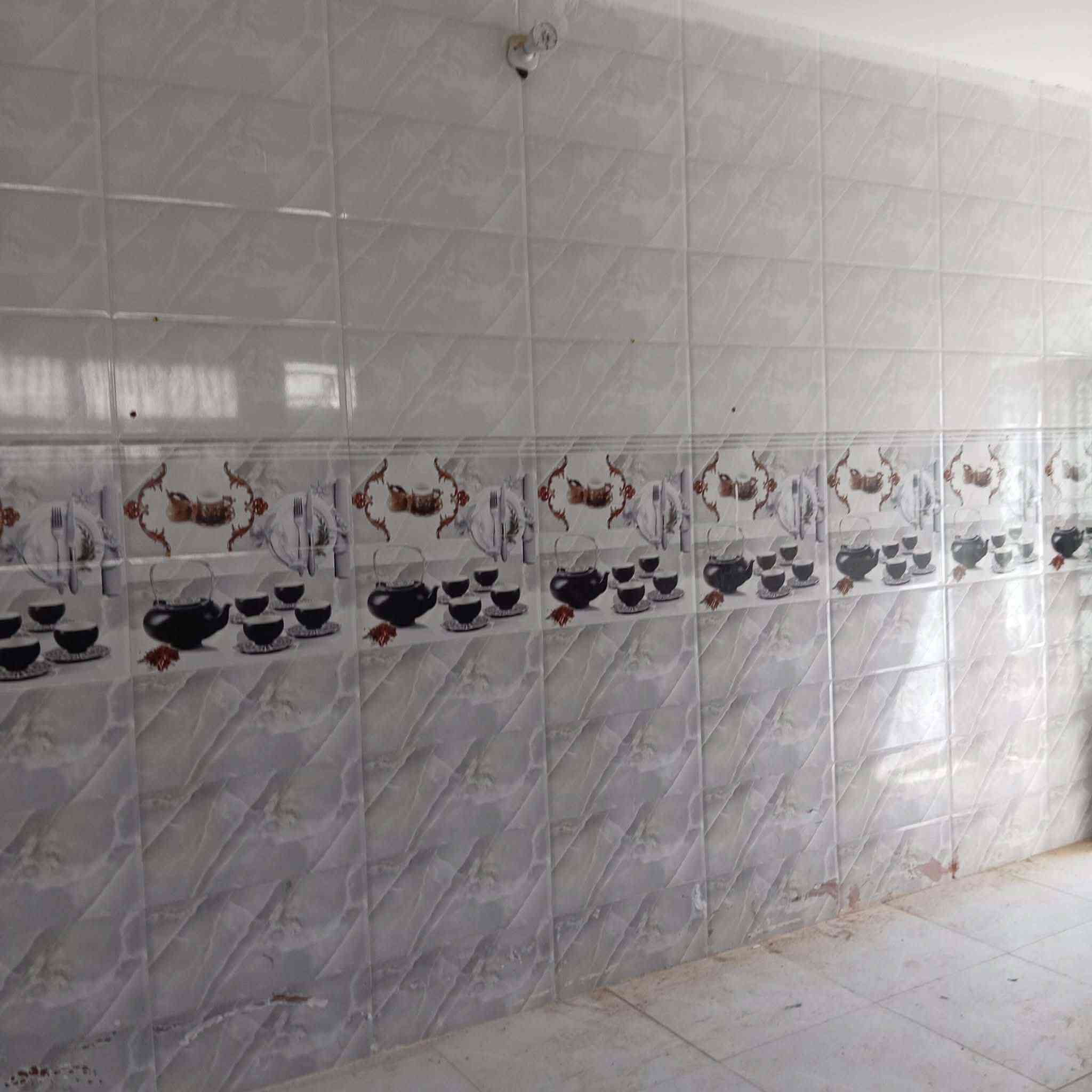 سلام عليكم بيت للبيع المساحة100م بناء جديدة على طريق السنيه بحي الامين للاستفسار على***********
