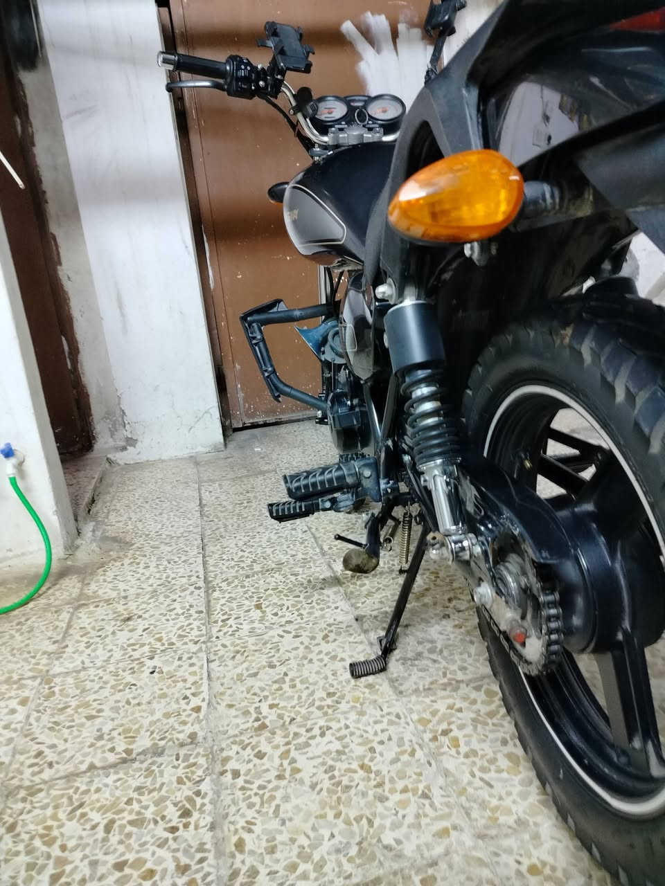 للبيع
السلام عليكم دراجه كي واي  امرقمه ابسمي 
تحريكه و معدل نار 
المكينه شرط ما مضروبه اصبانه الماطور نضيف 
العنوان حي السماح 
رقم *********** واتساب
