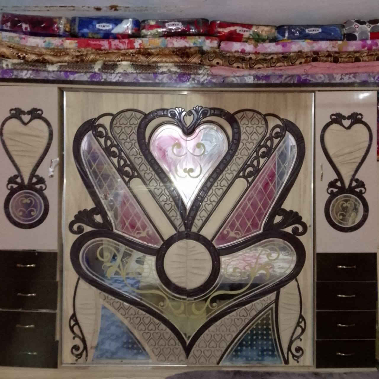 سلام عليكم غرفه خشاب تركي
نطيفه حلا من صوره  للبيع مكان الحمزه الشرقي ***********
