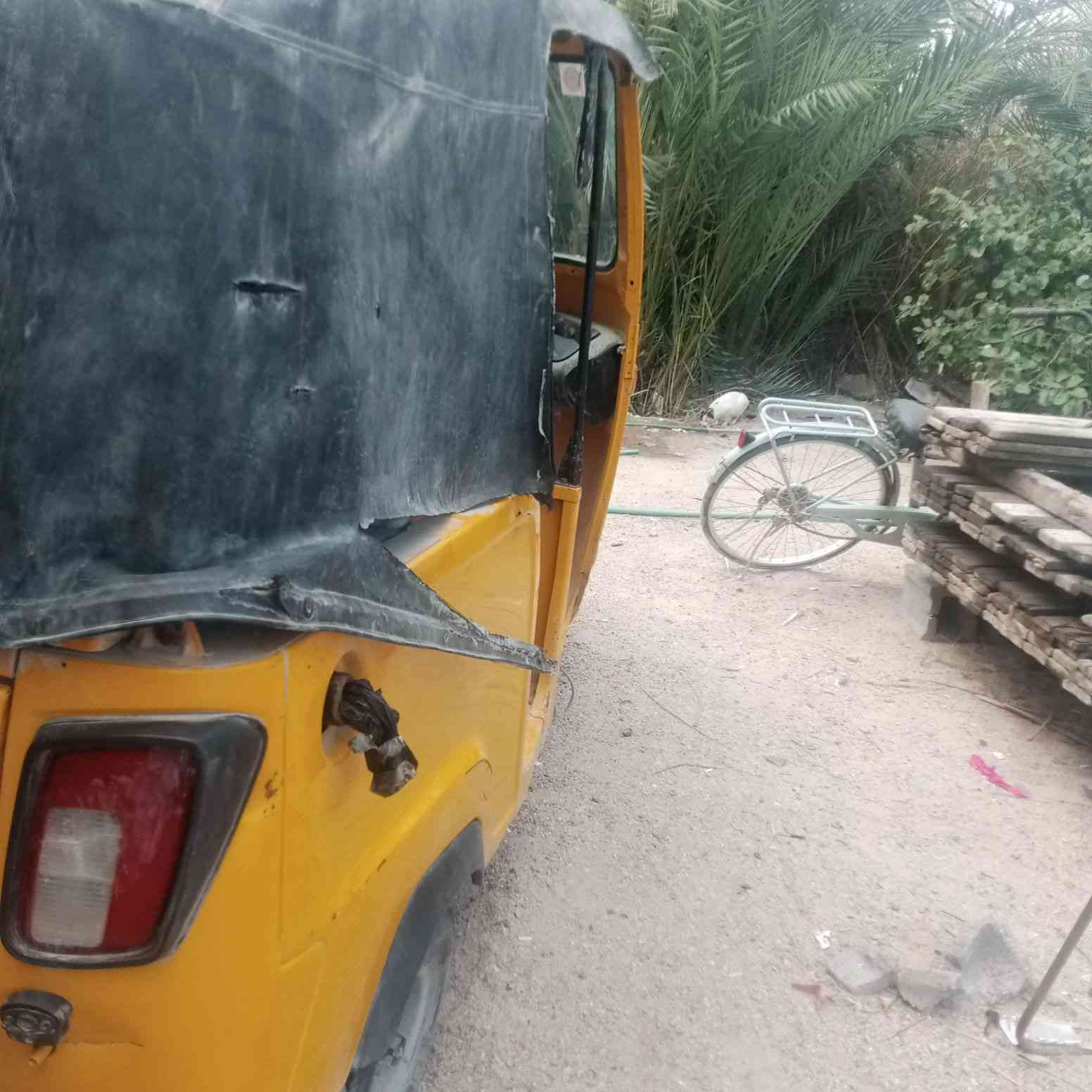 السلام عليكم تكتك بياجو موديل 21 كشر نضيف وحلو التكتك نقصهة عقل وكم شغلة والمحرك كايم التكتك ادوات سعرهة  مليون ونص وبيهة مجال بعد ***********
