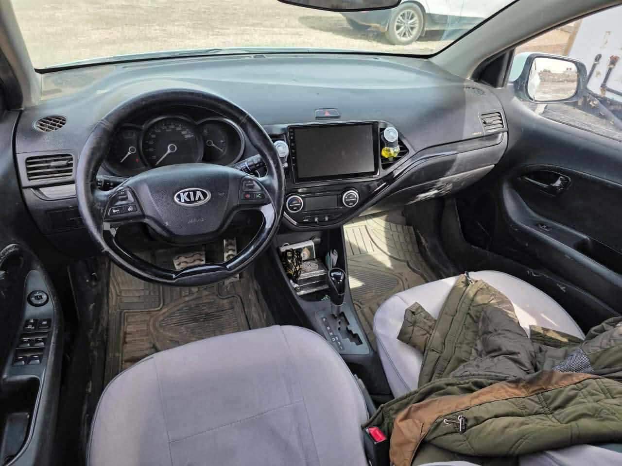 السلام عليكم سيارتي للبيع موديل 13 السياره جاهزه مابيها نقص الضرر نشرت السونار الصبغ الموضح اثر طخات مابيها ضربه ضربه قويه مكاني حله سعرها 70 وبيها مجال *********** رقم زوجي للتواصل وتساب او اتصل
