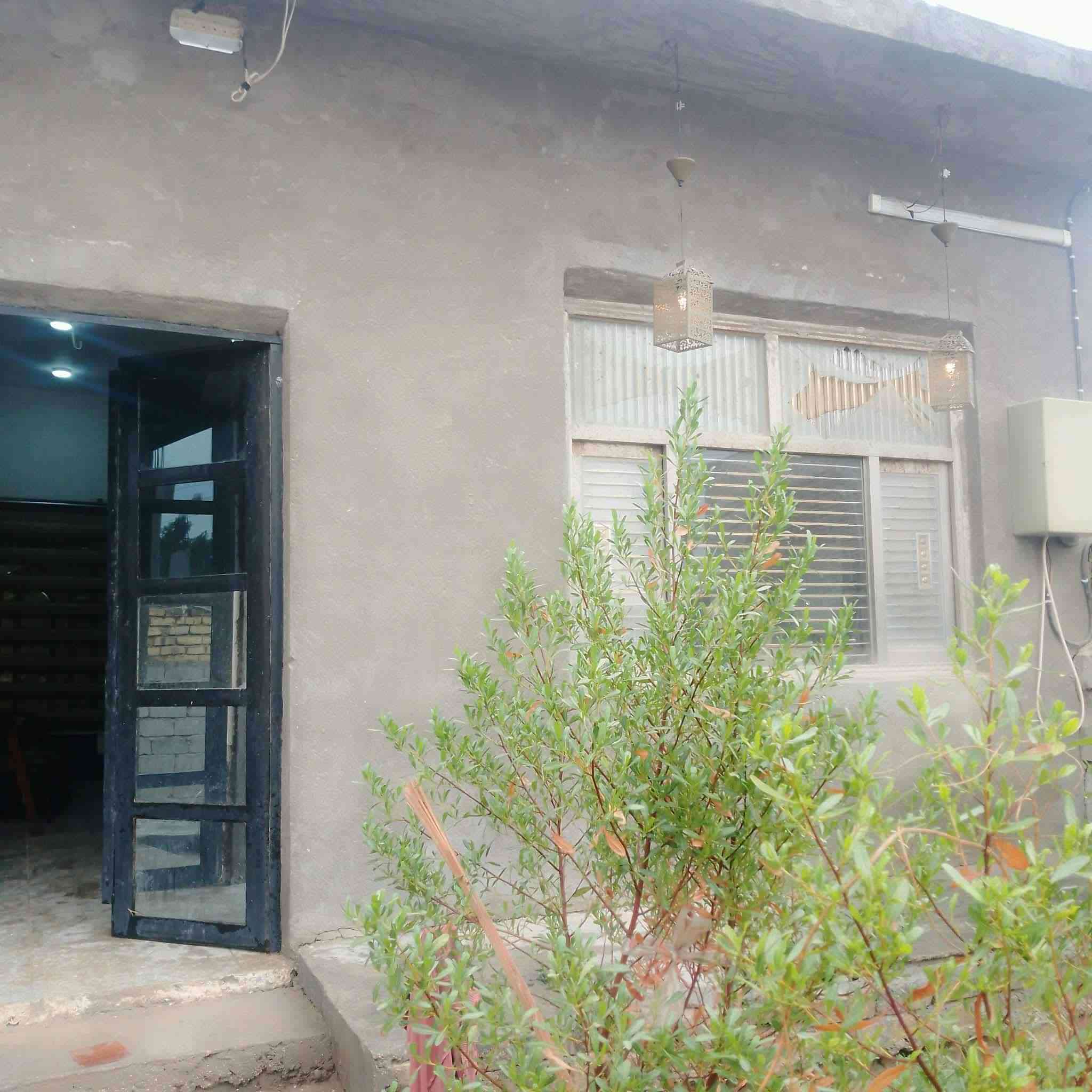 سلام عليكم دار للبيع قرب محطة العرفان المساحة 200متر   يحتوي البيت على غرفه ومطبخ 
 
وصحيات وهول طابو زراعي سند 25 
البيت مرتب مثل ما موضح بلتصوير.   الاتصال 

***********
