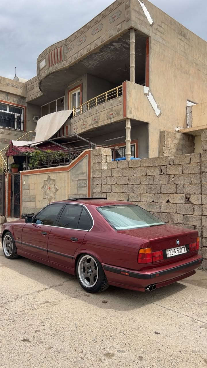 ماشاءالله تبارك الله 
بو فروشتن لبيع 1993.525iA فول فول مواصفات
***********
