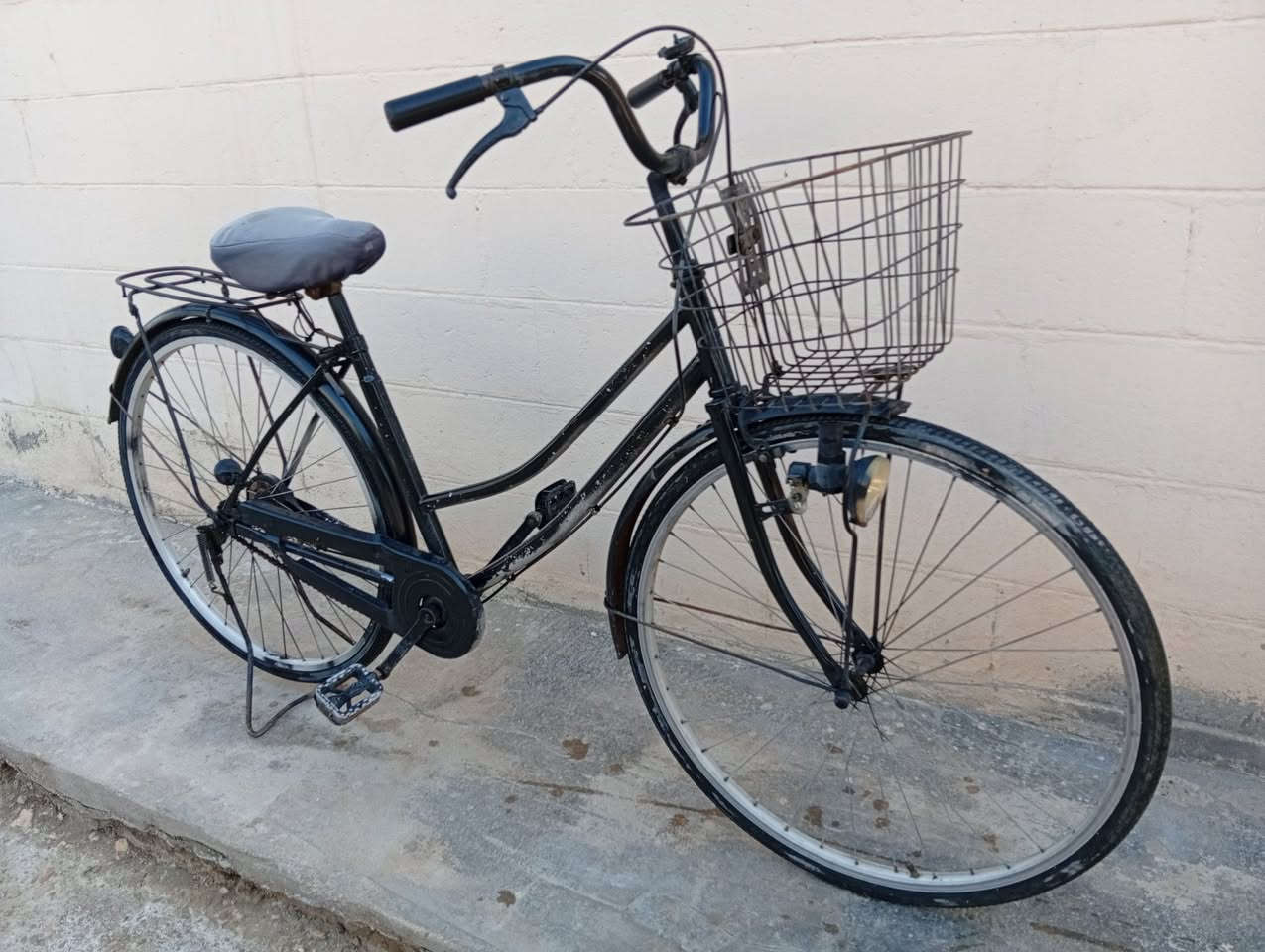 السلام عليكم بايسكل حجم 27 ياباني باله نظيف
‏‪0782 535 8119‬‏ سع ره ب80
