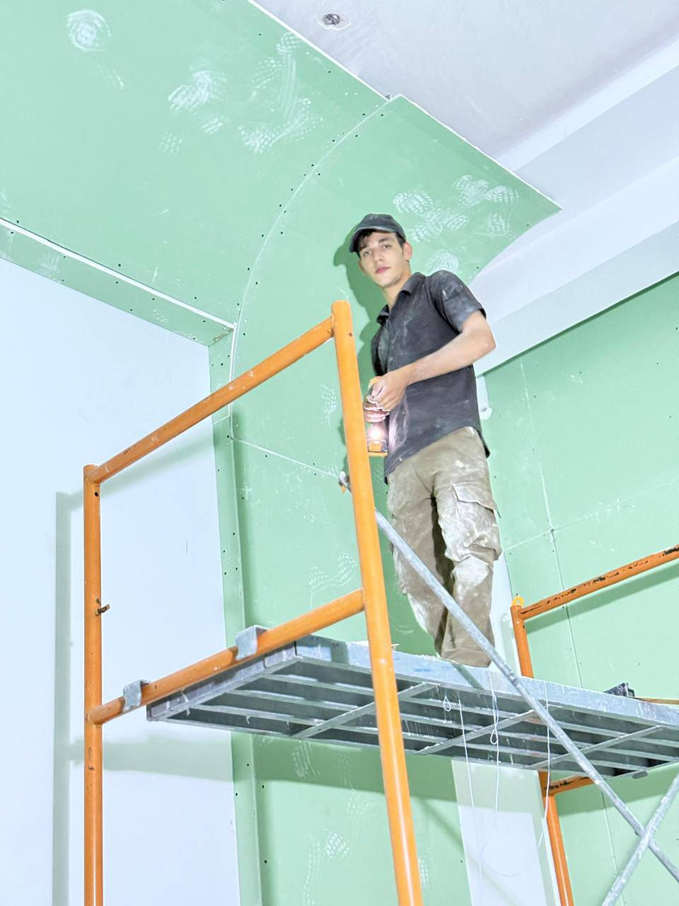 السلام عليكم
خلفة ديكور متفرغ اشتغل مقطوعة و يومية مكاني كربلا تواصل ***********
