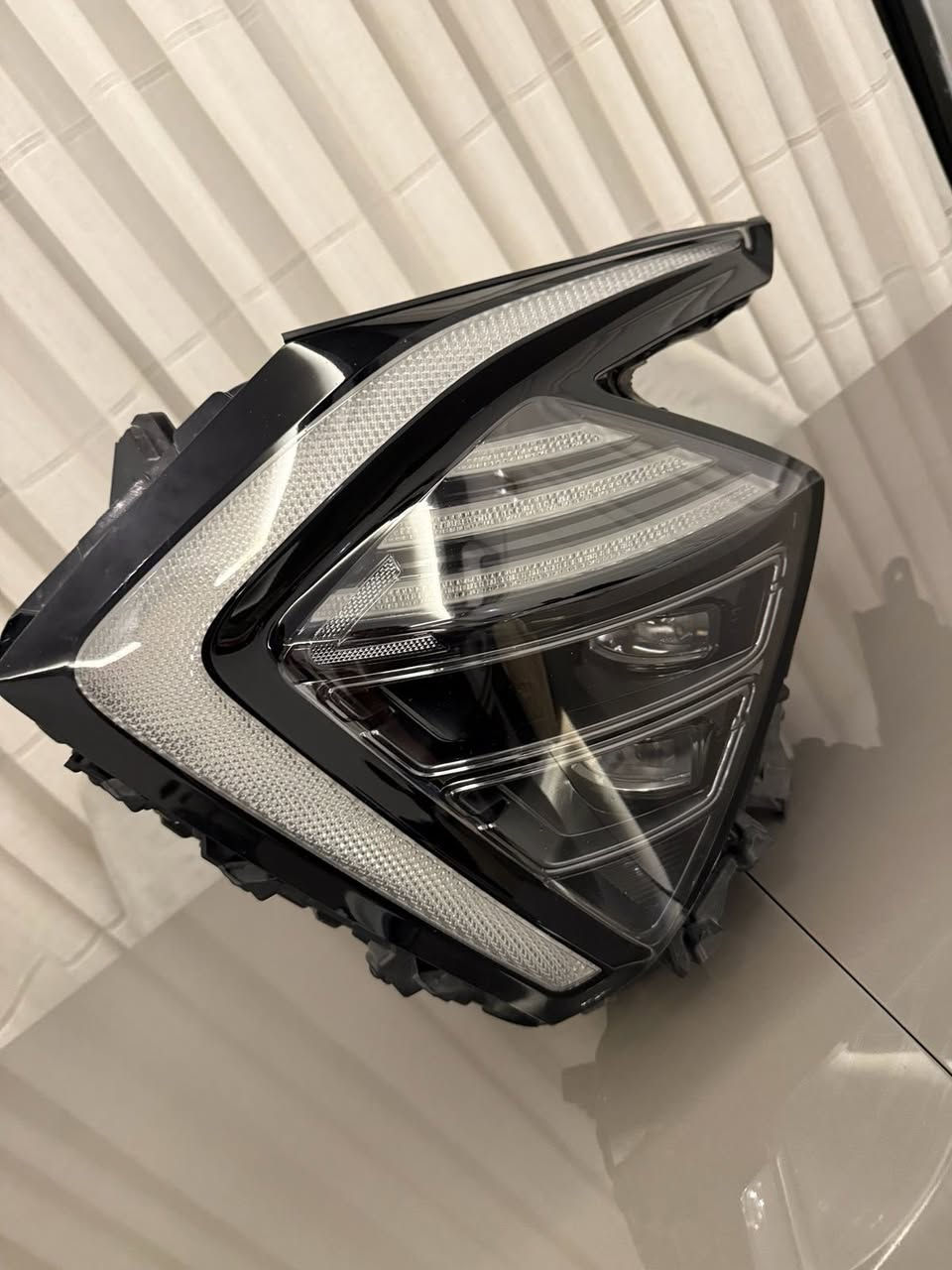 لايت سبورتج 2024 لد  احمر جهة السايق ***********
