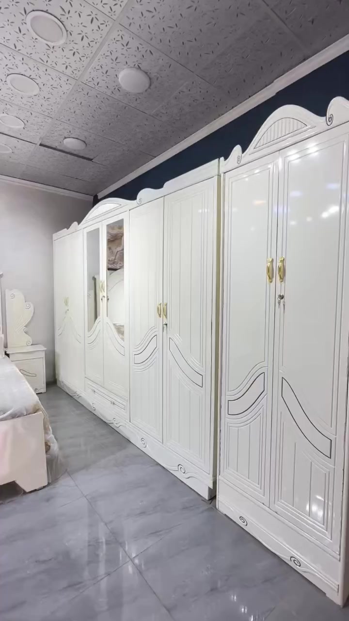 غرفة اخشاب  بسعر 950 

⚜️تفاصيل الغرفة ....⚜️

صاج خارج ٤ملم ام دي اف 🪭
وداخل صاج ٣ملم 
صبغ مرمري درجة اولى 

عدد القطع  ٧ قطع 😍
1 //جرباية  قياس  ١٦٠ × ٢٠٠ 
//ميز جانبي ايسر قياس ٥٠
2// وميز  جانبي  قياس ٥٠
3// زاوية ارتفاع مترين عرض ٨٠
4// وميز بلازمه  
5//وميز مراية ارتفاع مترين عرض ١٢٠
6// وكنتور ٦ باب  ارتفاع مترين و١٥ طول ٣ متر و١٥

القطعه الثامنة حسب الطلب شازلون
سعرها 50 الف ❤️
طابوريه 25 الف ❤️

(توصيل مجاني مركز بغداد )
التوصيل يشمل الشد مجاني 🔥
(اطراف ٥٠)
باقي المحافضات حسب البعد


**إذا كنت صاحب هذا الإعلان وتريد حذفه لأي سبب، رجاءا أرسل رسالة إلى الدعم الفني**