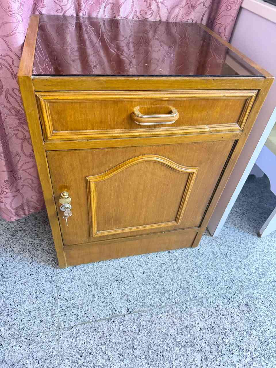 غرفة اخشاب صاج للبيع
كنتور خمس ابواب +٢ سرير + ٢كومديات 
الغرفة صاج شغل عراقي
العنوان كرادة

0771 911 6732
