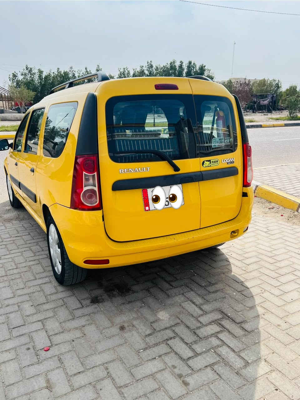 سلام عليكم رينو لوكان ٢٠١٢رقمً نكليزي مكفوله كفاله عامه سنويه جديده تبريد شغال كير ومكينه ع شرط سياره جديده مكان سياره سماوه فظاء الخضر ‭ ***********
