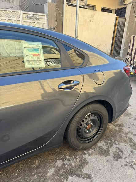 السلام عليكم للبيع كيا فورتي موديل 2023 
رقم بغداد بسمي 
وارد امريكي حادثا فقط  دعامية امامية وبيها صندوك مبدل وجاملقين صبغ فقط بدون ضربة ماشية 24 السيارة علة ايدي من امريكة السيارة وضع شركة وحديدة بمعنى الكلمة 
مكينة 2000 دوش 
السيارة برقي ما مفتوح بيها 
السعر 154 
العنوان بغداد شارع الورفلي ***********
