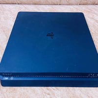 بلي ستيشن4 للبيع مع كامل ملحقات السعر 275 07734074017