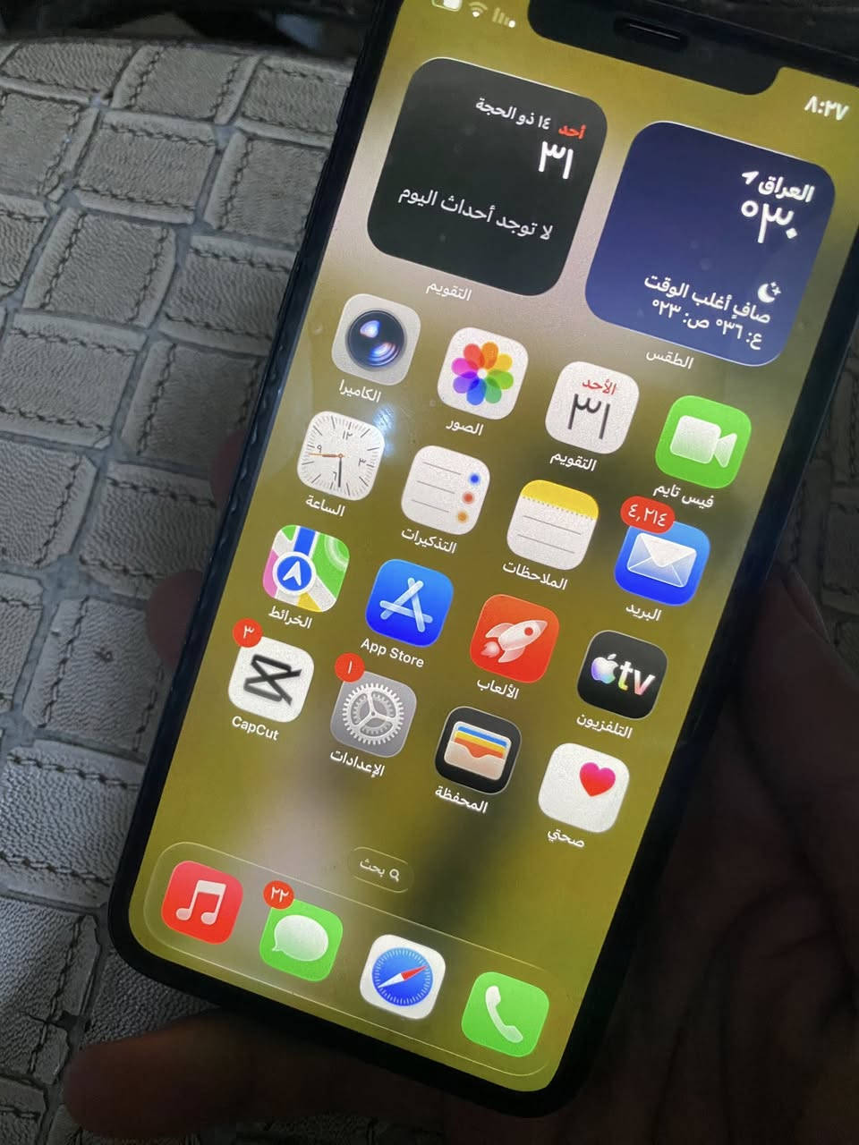 السلام عليكم 
آيفون ١١ برو ماكس شرق اوسط ذاكره ٢٥٦ بطاريه ٧٧ بلاديه الجهاز نضيف ومكفول من كل النواحي، الجهاز مستبدل شاشه تفصيخ ومكفوله وبيها ضمان من ناحية الألوان والاستخدام فيس إيدي شغال صوت كاميرا كله شغال 
الجهاز للمراوس فقط العنوان بغداد رقم الهاتف ***********
