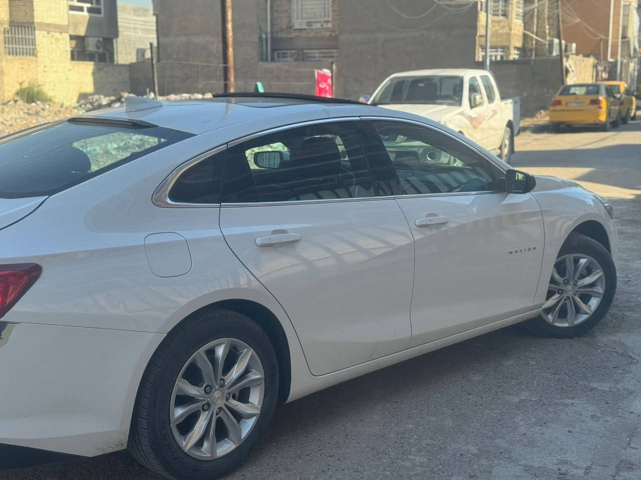 السلام عليكم .. شوفر ماليبو 2024 فول ماشية 15 الف فقط سياره خير من الله كلش حلوه بيها  ثلاث قطع صبغ بابين وجاملغ امامي رقم الشاصي : 1G1ZD5ST5RF134845 السعر 137 وبي مجال للشراي مكاني بغداد المنصور للأستفسار ***********
