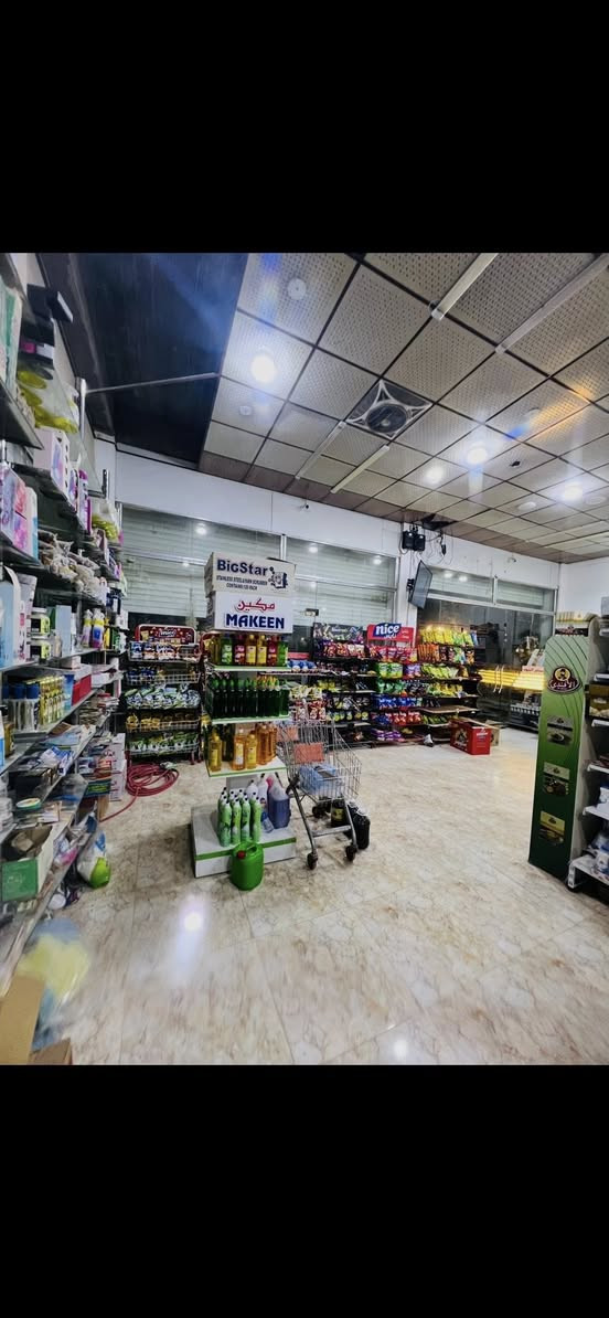 سلام عليكم سنتر لبيع  مساحته 250 متر  سنتر كلش حلو مكان سنتر بصره ابو خصيب حي عسكري مقابيل محكمه  ول بلديه ***********
