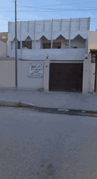 السلام عليكم بيت مرمم بالجديد يصلح يكون تجاري طابو صرف للبيع في #كربلاء_حي_شهداء_سيف_سعد المساحة 200 متر واجهة 10 ونزال 20 متر يتكون من طابقين الاول طارمة وحديقة و استقبال و صالة و غرفة نوم و مطبخ و صحيات داخلية و خارجية والطابق الثاني يتكون من 3 غرف نوم و مطبخ و صحيات خامس بيت عن سوق الشهداء مقابلة حديقة عامة و روضة و مدارس و مولدة بالباب  كامل خدمات موجوده #السعر  300 مليون وبي مجال ان شاء الله 
للإستفسار الاتصال على الرقم ***********
ملاحظة اني صاحب العقار لا مكتب ولا دلال
