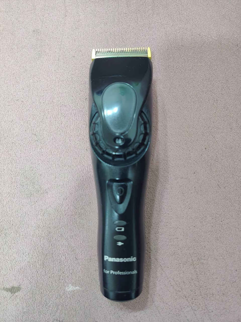 سلام عليكم شباب ماكنه حلاقه وحش الحلاقة قوة ومتانة وسرعةالتوصيل إلى Riyadh - تحديث الموقع⌵
يقدم ملخص المنتج معلومات المنتج الرئيسية 
قم بزيارة متجر Panasonic
4.4
4.4 من 5 نجوم
(131)
باناسونيك ماكينة حلاقة شعر احترافية قابلة لاعادة الشحن مع 3 امشاط وحامل شحن ER-GP80 (صنع في اليابان)
 ⌵ستخدام قليل  وكاله ماخذه 200الف قيم واخذه بلعافيه كلشي مابيه بس الزكا شلعته ***********
