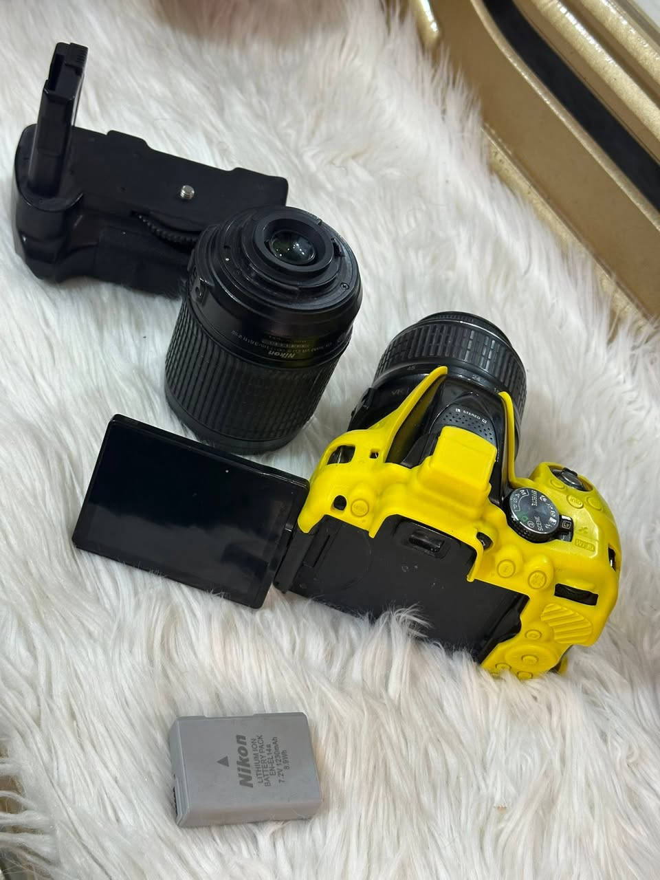 كامره لبیع  نيکون ‌
مکانی حله ‌
رقمي*********** 
D5300.   ع بطاريات 2
