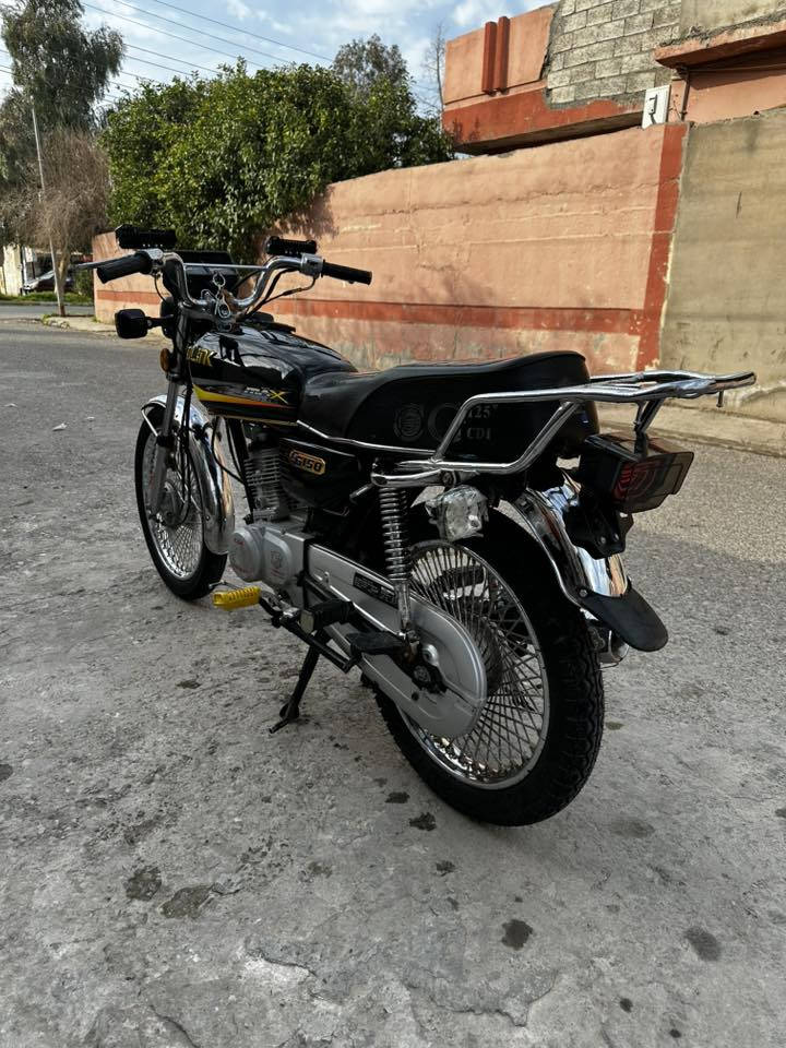 سلام عليك دراجه تايكر ٤ كير نضيفه لا صرف لا بخار لا صوت شلعه ومعدل يشك شك الدراجه نضيفه وكل عيب نابيه متصرف عليه ربع بس نقصه عندك شوته واشاره يسار من وره واحد اثنينهم يكلفك ١٠ لو اقل نشرات ابيض من جوه وزنون من فوك امخليلك يعميالدراجه ماشاءالله فول سعر ٣٨٠ وبي مجال قليل رقم ***********
