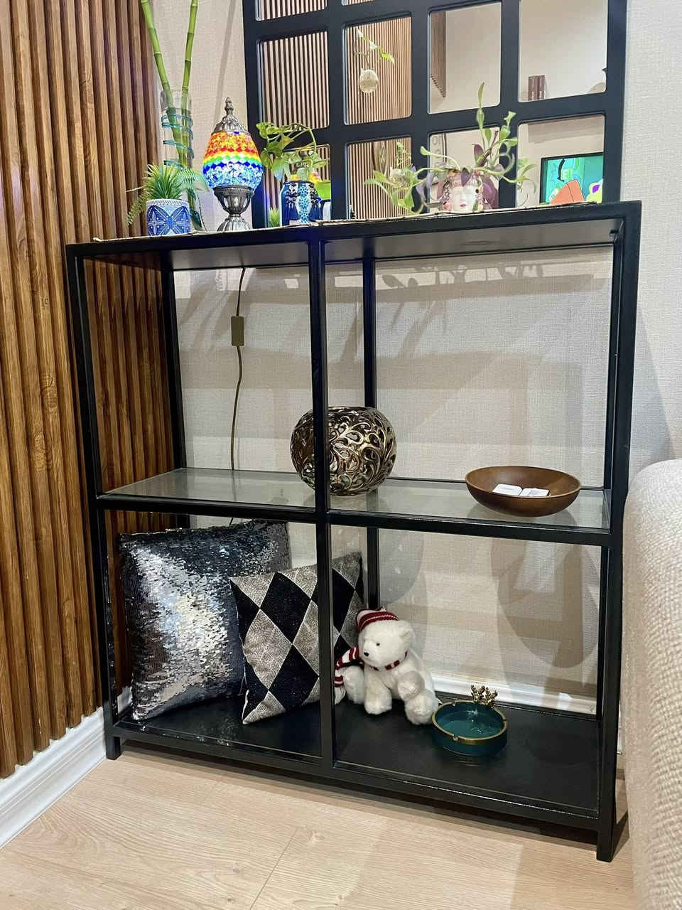 ميز ( كونسول ) فقط بدون مرايه

عرض 95 سم 
ارتفاع 90 سم 
عمق 30 سم 

نظيف جديد استعمال جداً قليل 
شخط مبيه 
دابيعه لان زاد عن حاجتي بالمكان 

سعره ٩٥ الف قفل لان مصار عليه حتى سنه من اشتريته 
اكو توصيل بغداد 
مكاني حي الجهاد


**إذا كنت صاحب هذا الإعلان وتريد حذفه لأي سبب، رجاءا أرسل رسالة إلى الدعم الفني**