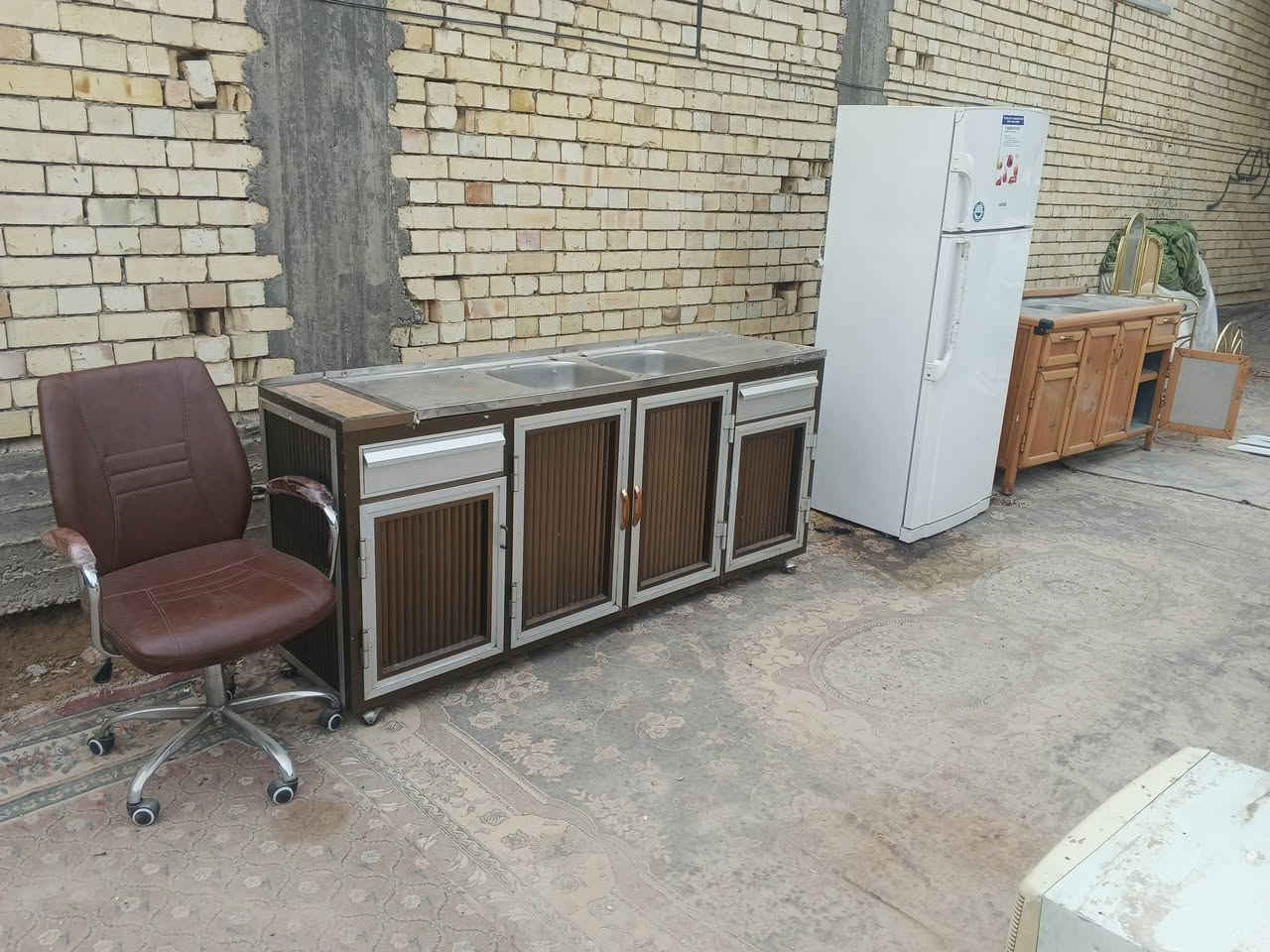 السلام وعليكم لبيع غراض كلهن نضيفات وشغالات مكاني حي اور سبع قصور شارع ابو علي يم  جامع لحمزة موجود خاص وتساب ***********
