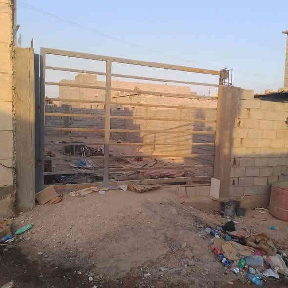 بسم الله الرحمن الرحيم يتوفر لدينا قطعة للبيع طابو زراعي عراقي مساحة 160 متر مسيجه وكامله ثالث قطعة عن تبليط سعر 43 وبيه مجال عنوان البصره ابو الخصيب ابو جوزي ***********.    ***********.
