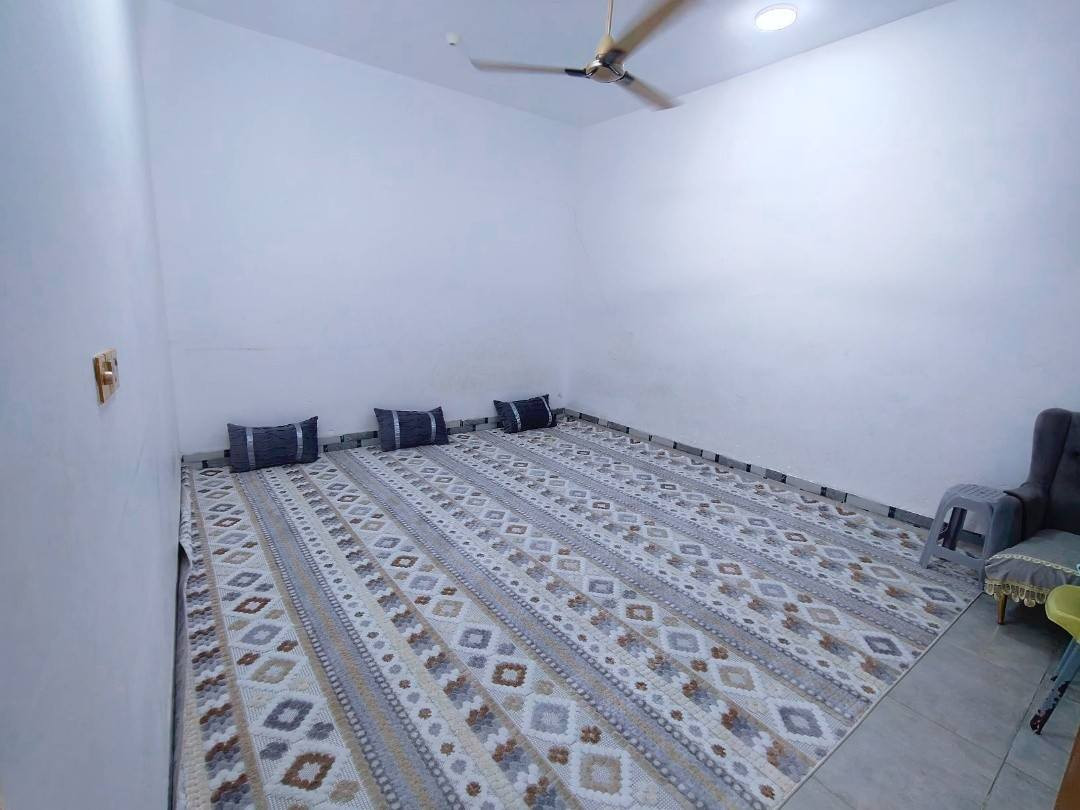 مشتمل للبيع المساحه 125م سند 25
بناء حديث 
غرفتين نوم استقبال وهول ومطبخ ومجمع صحيات
الورديه -شارع المشجر قرب الملعب ثاني بيت عن التبليط الفرعي السعر 67 للاستفسار الاتصال على الرقم  ***********
