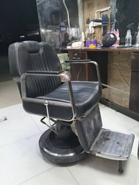 كرسي حلاقة شبح نظيف عنوان بغداد حي اور  07717088784