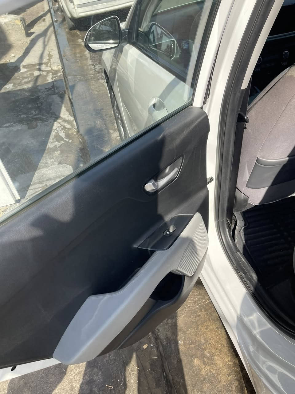 كيا ريو خليجي ١٦٠٠ موديل ١٩ ماشيه ٣٩ السياره مكفوله من كلشي ما عدى شخوط بسيطه بالدعاميه السياره جديده تدفئه تبريد اشاير بالمري مري شفط سنتر لوك السعر ١٣٠ وبيه مجال رقمي ***********
