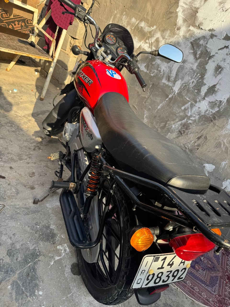 سلام عليكم ورحمة الله . 

بوكسر موديل ٢٠٢٤ سنوية و رقم انگليزي بأسمي . كير محرك على وضع الشركة كهربائيات كلها شغالة نگره سلف بس الكيلو متر ما يشتغل . الدراجة استخدام شخصي اروح وارجع بيها من الجمهورية إلى حي الاحرار شارع الميثاق قرب المحكمة باليوم مره وحدة أو مرتين اروح وارجع . إدامة مستمرة تبديل دهن اصلي دراجه ما متعوبة ولا مشتغلة دلفري ابد ابد ..

                السعر مليونين و ٤٥٠ ألف وبيه مجال 

للأستفسار / *********** البصرة, العراق
