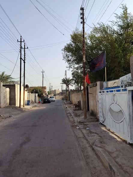 دار طابو صرف للبيع او مراوس بيت كاع اراوس مستعجل ماساحت البيت ( 130 متر ) واجهت البيت 4و ربع نزاله 30 متر ( العنوان الشعب بوب الشام شارع المشایخي قرب ملعب رسول ) طابقین بناء طابوك صب 
مسلح يحتو غرف نوم ثنین 5 في 4 
+ استقبال 8 في4+ مطبخ 5 في 4+ صحیات دخلیه وخارجیه + صاله 4 في 4 + ترك 1 في 4+ 
طرمه 13 في 4 البيت بسمي  للتصال *********** بي وتساب
