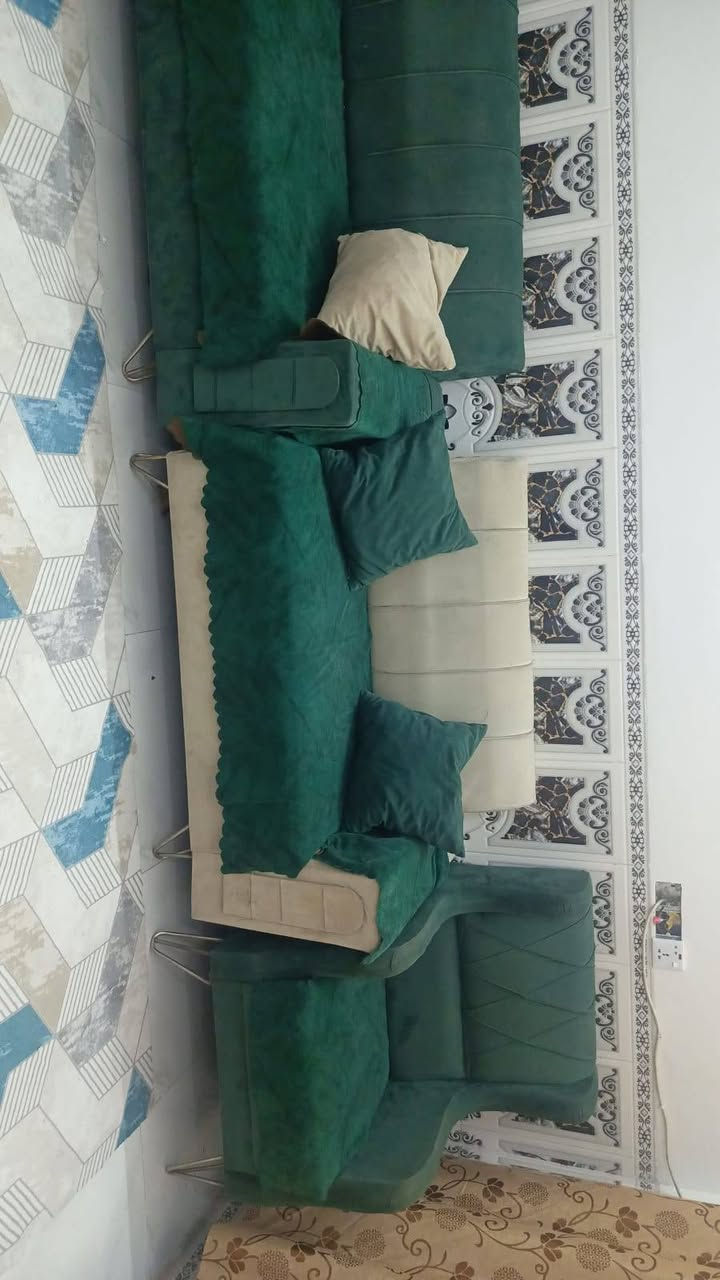 تخم7مقاعد للبيع نضيف بس بي كسر ومأشر عليه سعر ١٠٠ وبي مجال ***********
