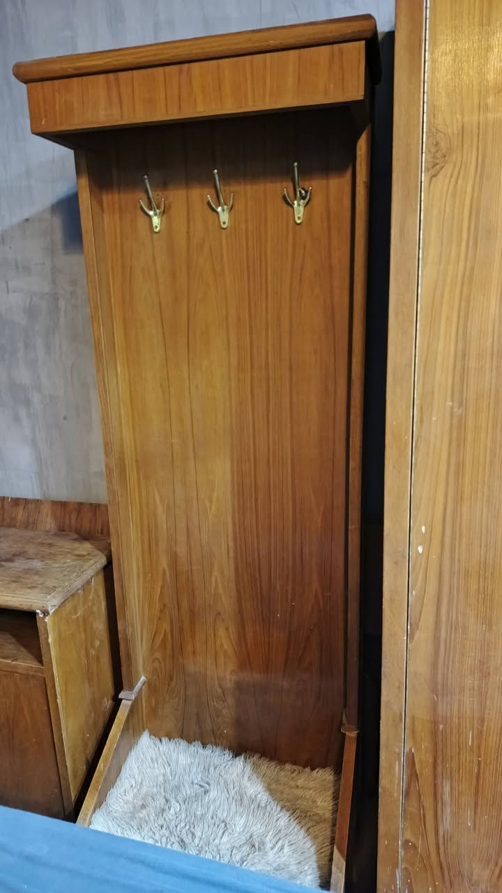 غرفه صاج ٦ ملم للبيع السعر ٦٠٠ وبيها مجال للشراي فقط عنوان الشعب حي اور هاتف واتساب ***********
