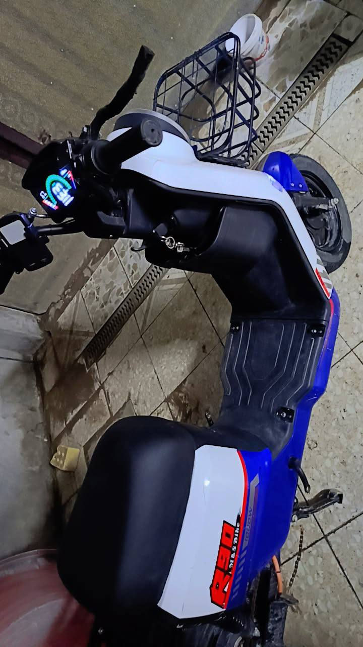 السلام عليكم دراجه للبيع R90المكان بغداد السعر600وبيهه مجال  للتواصل***********
