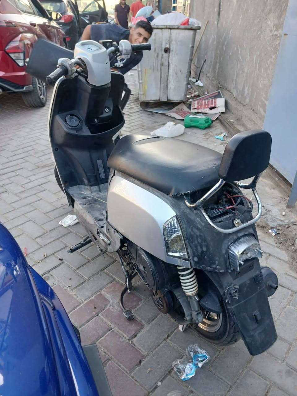 السلام عليكم بوليس للبيع دراجة حلوه ويل نجمه تأشيرات جديد عوزهه بس جوزه و يده مال بريك الخلفي السعر 550 و بيهه مجال المكان بغداد حي النصر ***********
