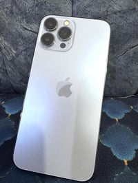 13 برو ماكس  شرق اوسط خطين  مكفول من الفتح وشحنه حلو بطاريه 77 0780898...