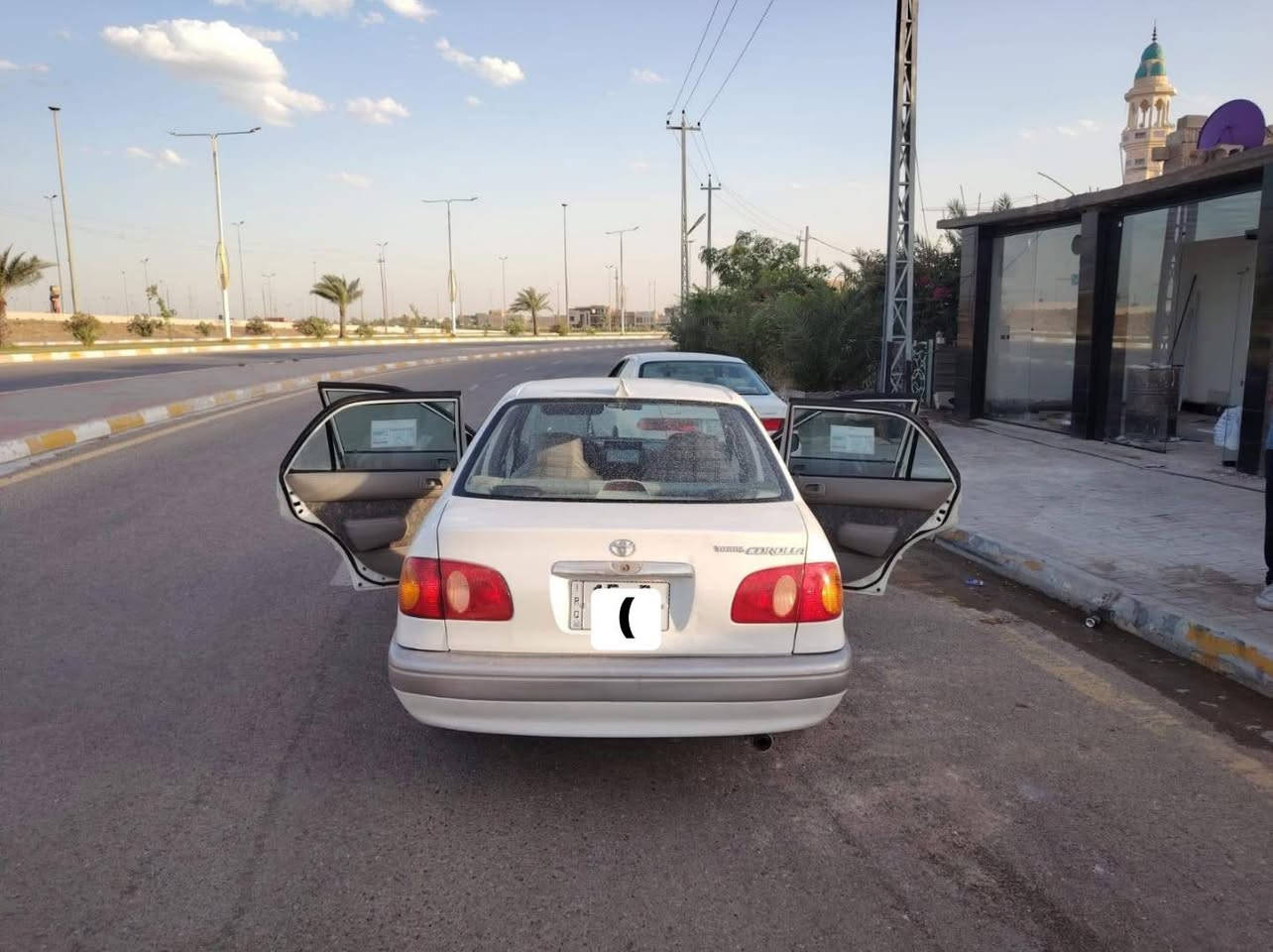 كورولا 1998
مكفولة بيها بارد بسيط
محرك 1600  رقم انبار فول عادي
سيارة جديدة وجاهزة صدر تبريد نقص برغي مابيها
مكانها الفلوجة
بيع او مرارس حسب القناعة
السعر 70$
للاستفسار ***********
