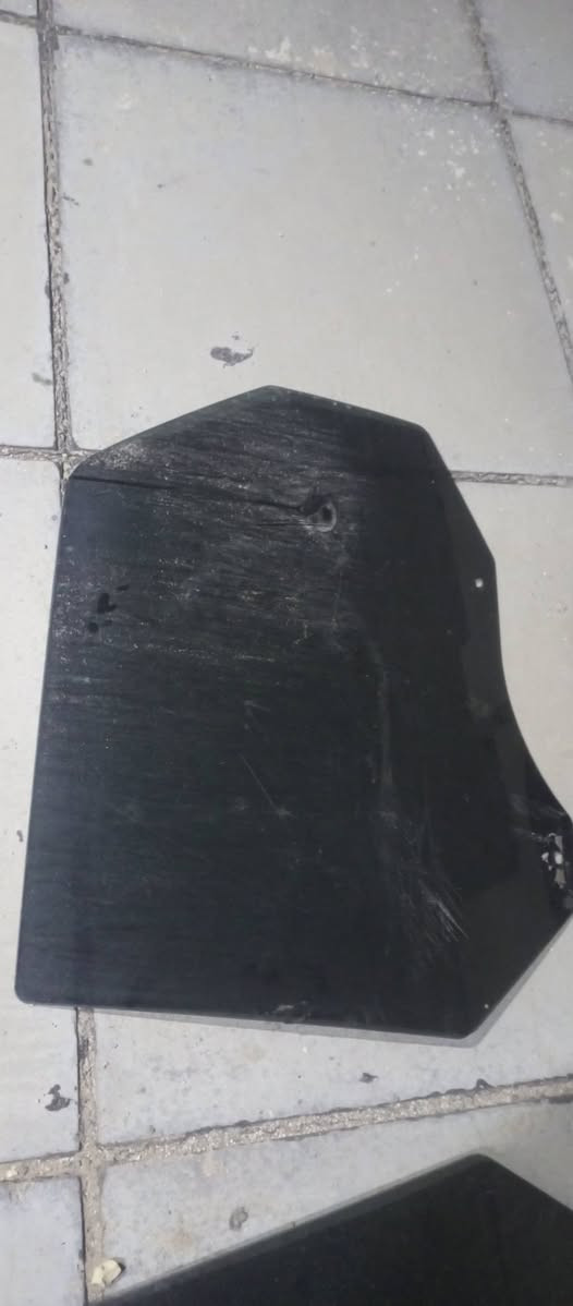 جام مظلل دورنكو موديل 2019 للبيع في بغداد 
الجامة الخلفية مظلل والمثلثات ثنين مظلل وحدة شفاف والجامات الكشن الخلفي مظلل ***********
