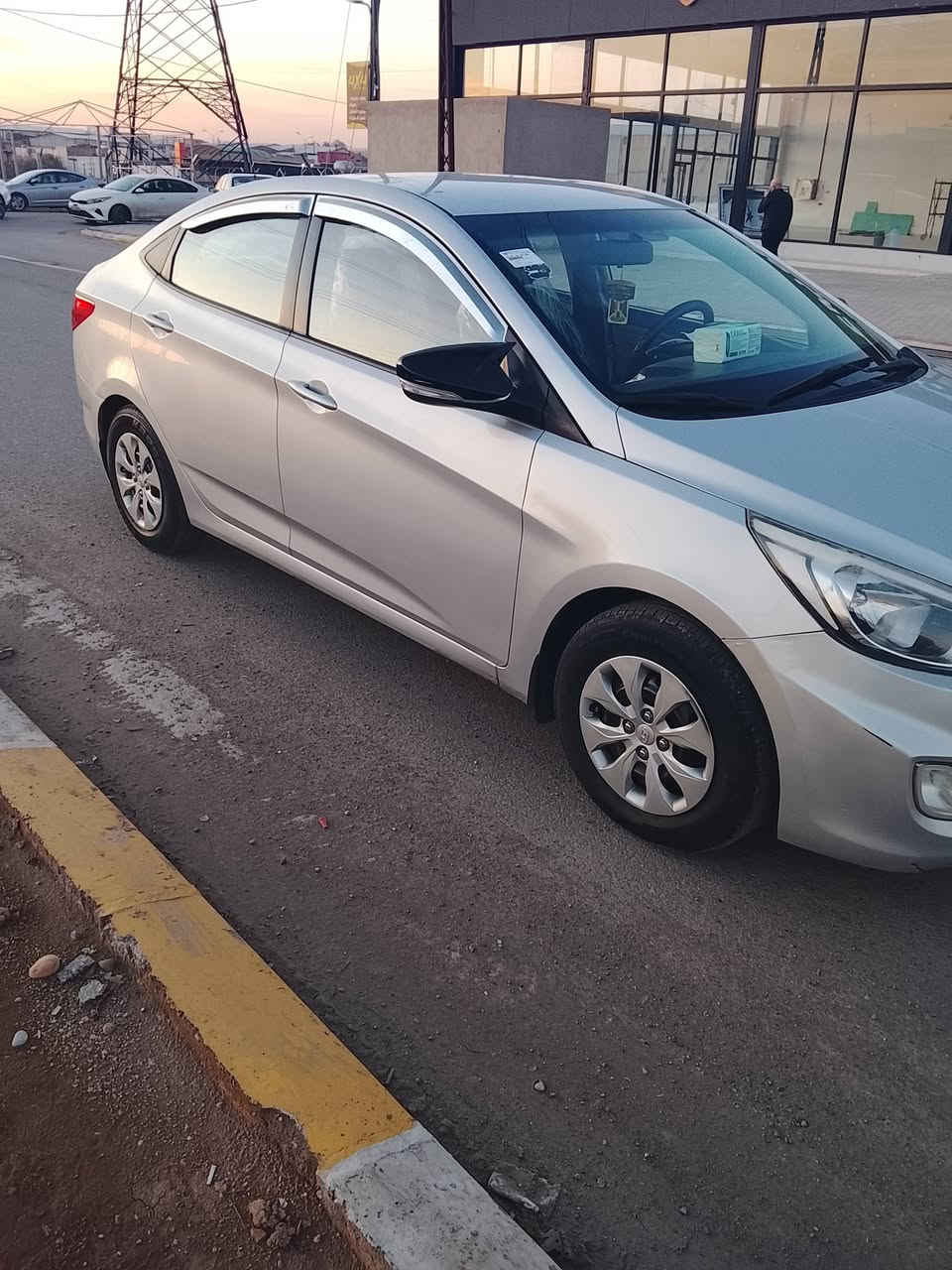 اكسن موديل 2017 بيها قطعه صبغ بوند فقط بدون دواخل محرك 14.  سعر 95 رقم نينوى كاربون بنزين بيها  ***********
