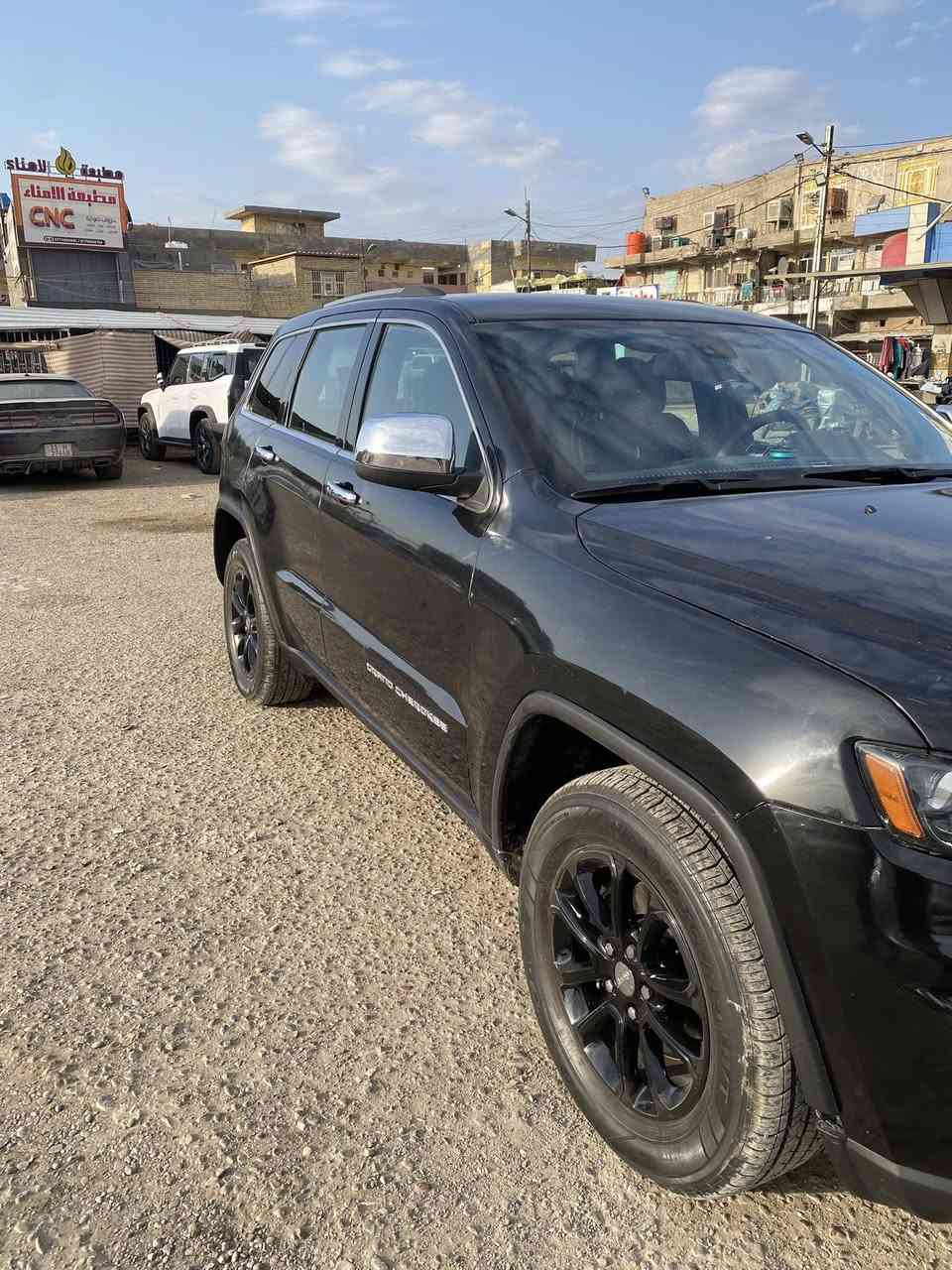 السلام عليكم سيارة جيب لاريدو مديل2014 شرح داخل مقطع الفديو سياره مو  جافيه شرط البيع سونار سعر 145 ورقه عنوان بغداد جميله شارع خير الله رقم الهاتف للأستفسار ***********
