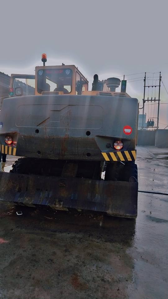 حفارة فالفو حجم وسط رقم اربيل انشائية كلها شرط بدون كسر  موديل 1998 سعرها 235 $ عنوانها سنجار
***********
*********** سنجار, نينوى
