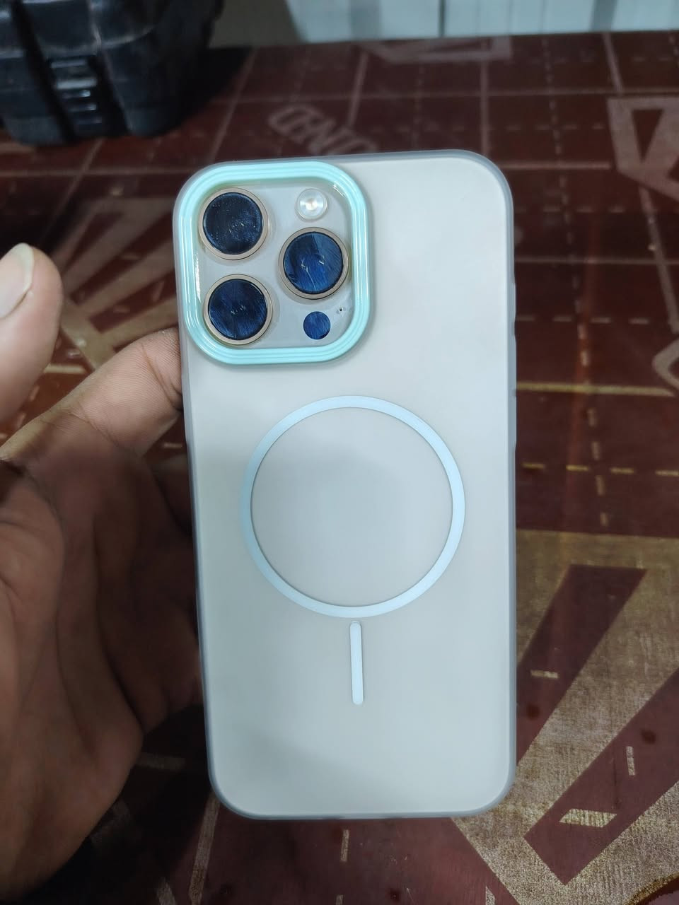 سلام عليكم عندي ايفون 16برو ماكس تك سيم شرق اوسط 256 صحراوي بطاريه 100مشحون 225 بعده داخل الظمان بيه ضربه مابينه مكان بغداد سعر 1375الف وبيه مجال *********** شباب مستعجل على بيعته
