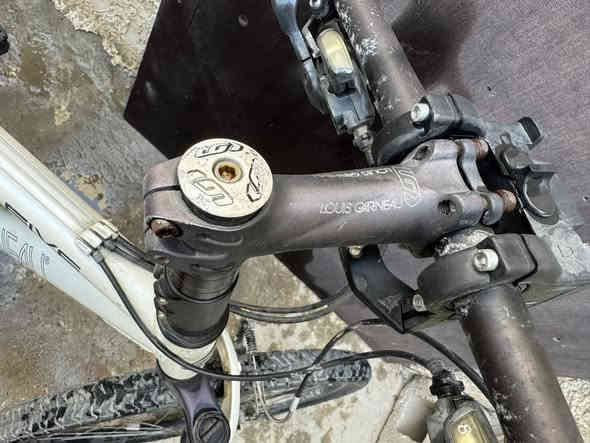 بايسكل نوع لويس كندي

حجم 26 سستم شيمانو الاصلي مو التجاري المقلد
مكينة8 نمرات عكرب + 3 نمرات بايدر 
دبل امام شغال 100% شرط الفحص 
البريكات شغالة والتبديلات مال السرعة شغالات  وسريع بالحركة والتنقل عن تجربة اضافة لهذا الويالة من الداخل لون اسود فحمي ومطبوع عليهن علامة الشركة المصنعة
وبوري السرج ايضاً مطبوع علي اسم البايسكل 
للأستفسار اتصل على *********** او على الواتساب او الماسنجر 

السعر 150 الف الموقع بغداد الدورة
