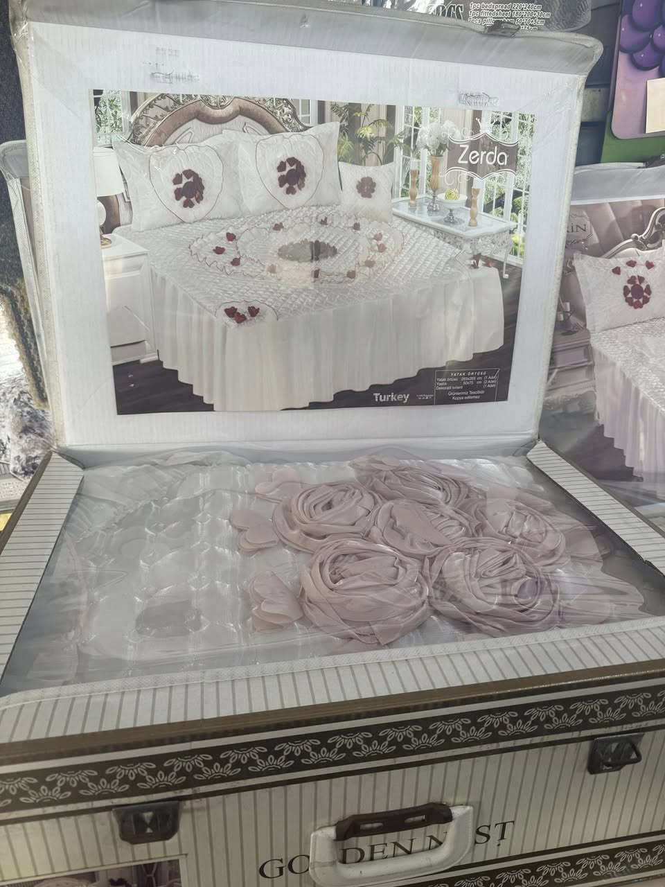 عرض جديد فرشة بوكس 35 الف
فرشة عرس تتكون من 4  قطع داخل علبة بوكس شكل انيق ومميز تتكون من فرشة مع 2 وجه مخده مع 1 وجه كوشه

متوفر خدمة توصيل بغداد وجميع محافظات العراق
للتواصل معنا والحجز عن طريق ارسال رسالة الى الصفحة او واتساب او الاتصال على الرقم التالي:
📱 *********** 
او زيارة موقعنا الكائن 
📌 بغداد - ديالى جلولاء قرب سوق الجمعة
