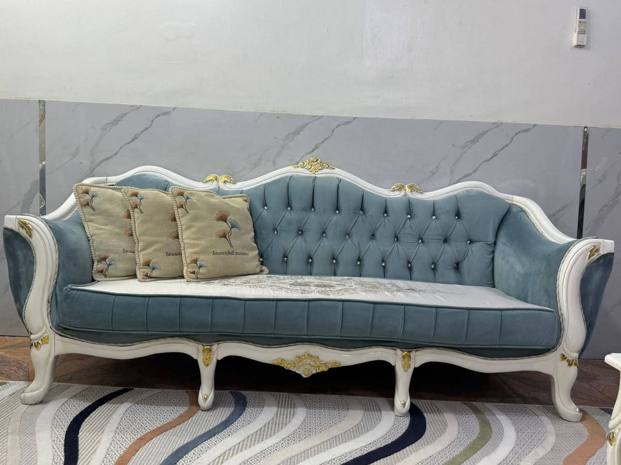 تخم زان تركي ١٠ مقعد مع ميز وسط اخو الجديد نضافه فول ولا غلطه ***********
