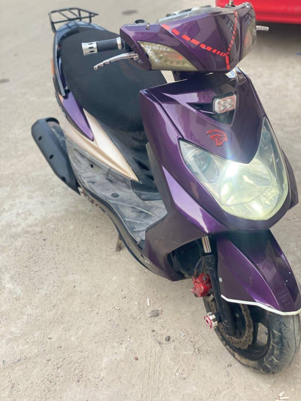 للبيع دراجه سكنس فحل مال رمبه   ماشيه ١٦الف حقيقي كفراته اصليه  محرك بلادي برغي مملعوب بيه كهربائيات كلها شغاله وراقها كامله أوي نقص مابيها السعر (٧٥٠》الف العنوان بغداد الكرخ الاتصال على الرقم ***********
