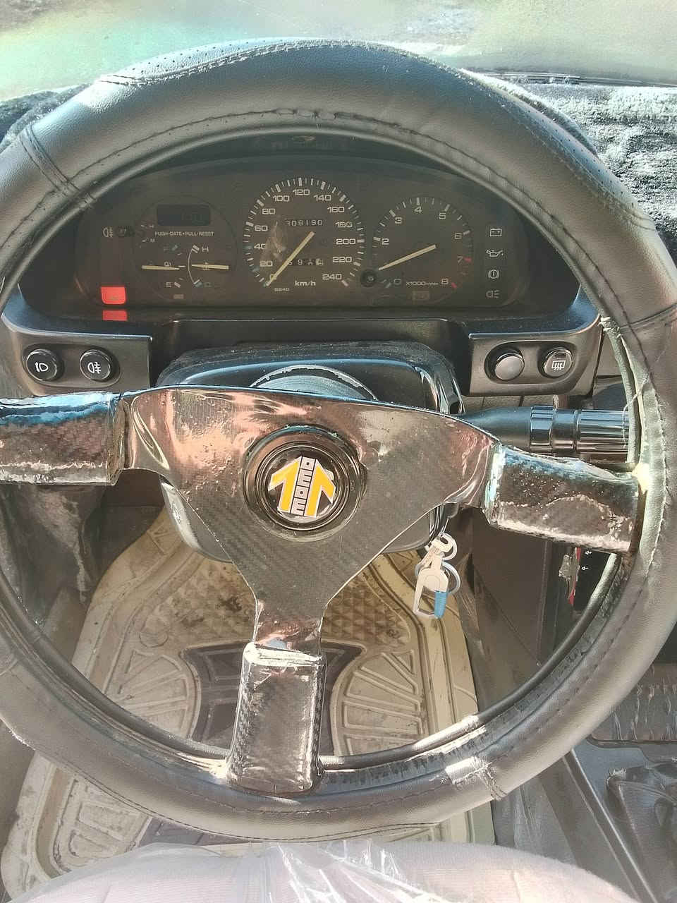 السلام عليكم سيارة مازدا صرصر للبيع كير ومكينة شرط رقم جديد هزه جديده غرامات صفر كابون بانزين سنوية جديده شرط الوكالة والتحويل كهربائيات كلها شغاله السعر 32 وبيها مجال للتواصل على الرقم ***********
