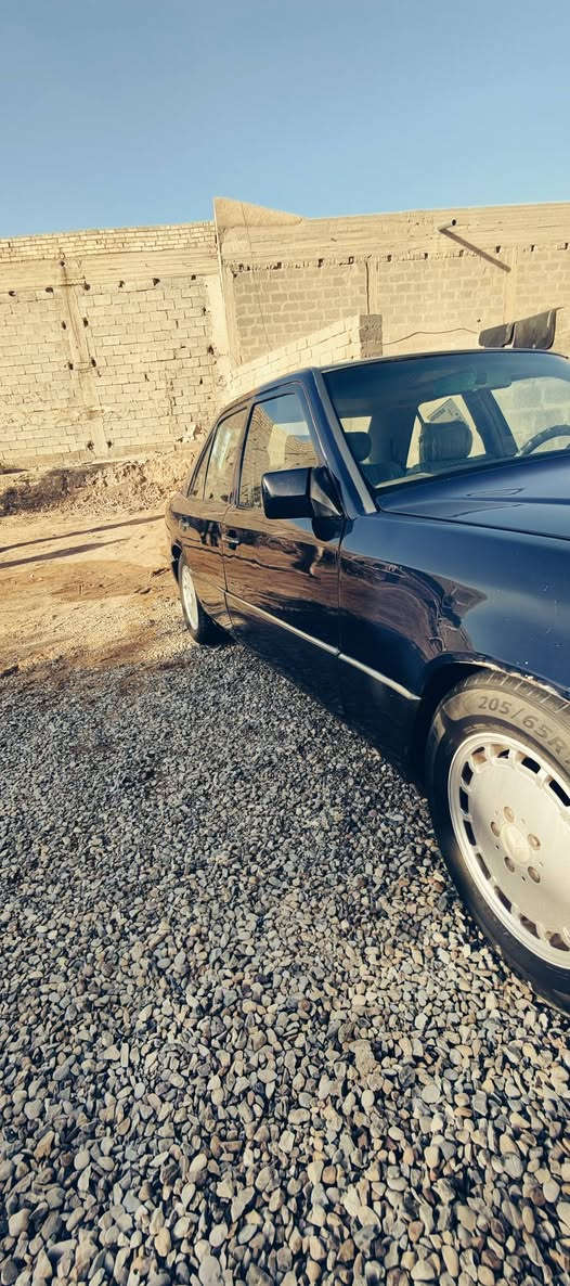 مارسدس دب موديل 90
رقم ديالى  بسمي قواعد دبل سليمه محرك 2500 
السعر 60 
 العنوان بغداد  
رقم الهاتف ‏‪***********‬‏
