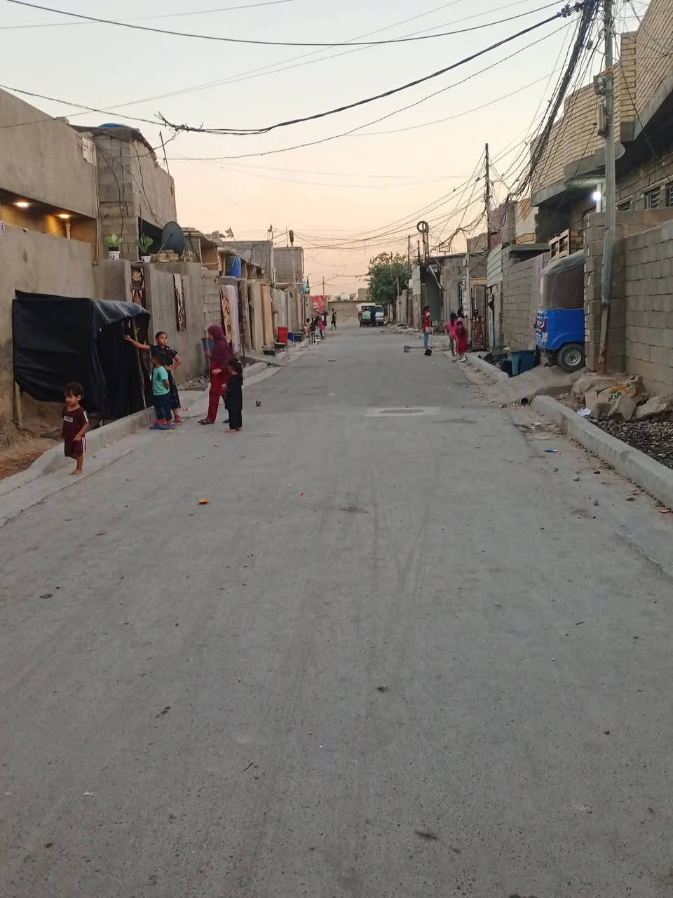 🏡 قطعة أرض سكنية للبيع – بغداد / الكمالية / حي الأمل
للبيع قطعة أرض سكنية في الكمالية – حي الأمل، قرب سوق الكمالية.
المساحة: 100 متر
الواجهة: 5 متر
 النزال: 20 متر
✅ كامل الخدمات (ماء، كهرباء، مجاري، تبليط)
 السعر: 25 مليون وبيها مجال 

📞 للتواصل: ***********
