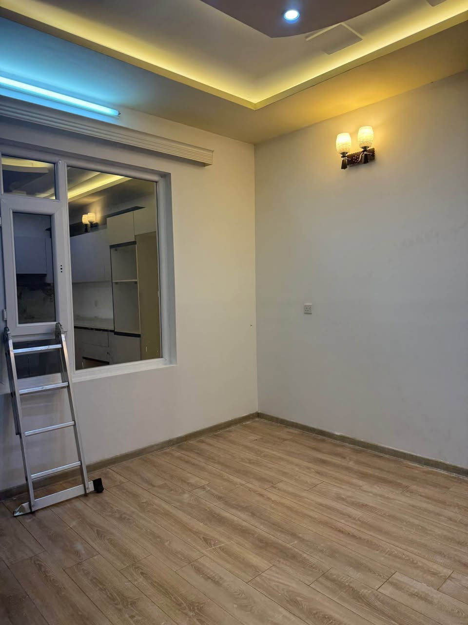 بيت للبيع اربيل /شورش/حديد وخشب
مساحة 110متر
طابو صرف يسجل باسم اي شخص يحمل الجنسية العراقية
طابقين 
للاستفسار *********** أربيل, العراق
