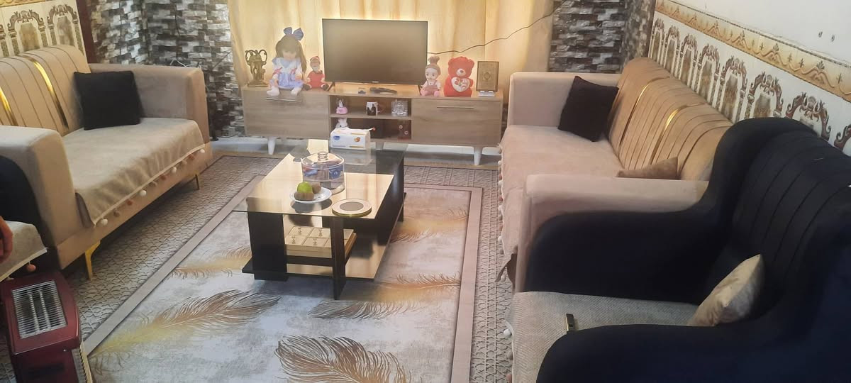 اغراض بيت للبيع كلشي جديد وسعر مقبول غرفة نوم تركي مع دوشك كاملة وتخم 7 نفرات مع طاولة وميز طعام مع كراسي عدد 4 استعمال قليل وكلش نظيفات الي يحب يشتري يتصل *********** مكاني عفك
